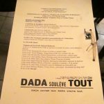 Isteţii au pus sfoara de agăţare în Dada’s style, adică invers. Isteţii au pus sfoara de agăţare în Dada’s style, adică invers.