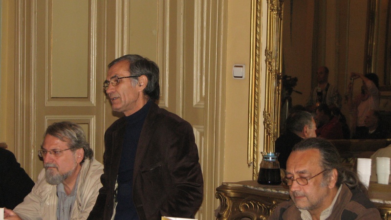 Vobeşte George Popescu. Aşa cum remarca şi un vorbitor ulterior, e greu de să mai spui ceva după maestrul retoricii Vobeşte George Popescu. Aşa cum remarca şi un vorbitor ulterior, e greu de să mai spui ceva după maestrul retoricii