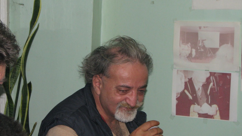 Ionel Ciupureanu s-a îmbătat şi a vărsat toată cafeaua, motiv s-o şterg de acolo în prima cafenea cu Mircea Liviu Goga Ionel Ciupureanu s-a îmbătat şi a vărsat toată cafeaua, motiv s-o şterg de acolo în prima cafenea cu Mircea Liviu Goga