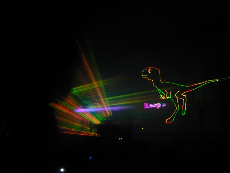 Dinozauri de laser pe hotelul Oamenilor de Ştiinţă!